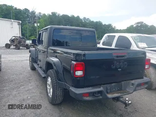 2023 Jeep Gladiator Sport S z VIN 1C6HJTAG3PL521954, wystawiony jako IAAI lot #42502126 z przebiegiem 49 606 mil mil oraz . Historia ofert i sprzedaży dostępna na DreamBid. Obrazek 3.