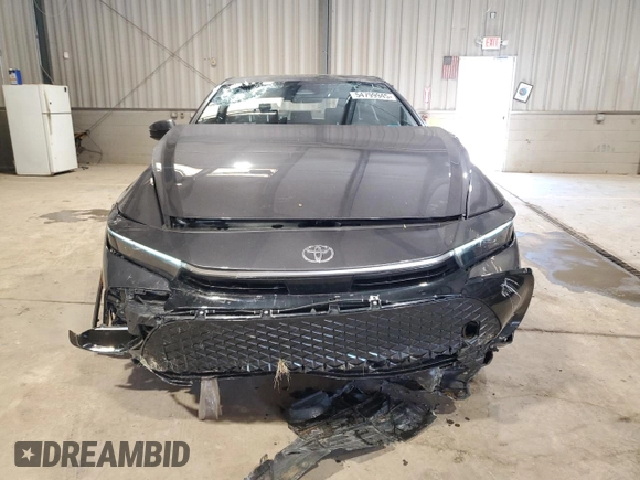 2023 Toyota Crown XLE z VIN JTDAAAAF5P3014060, wystawiony jako Copart lot #54799945 z przebiegiem 32 495 mil mil oraz Szkoda całkowita • Salvage title. Historia ofert i sprzedaży dostępna na DreamBid. Obrazek 5.