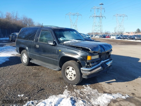 1998 Chevrolet Tahoe with VIN 3GNEK18R5WG130358, listed as a IAAI auction lot 41428005 with 218,513 mi miles. Bid and sale history available at carsss.com. Image 1.