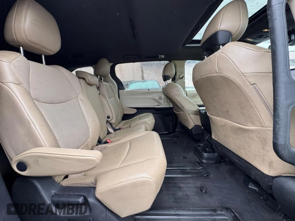2021 Toyota Sienna XLE with VIN 5TDYRKECXMS068784, listed as a Copart auction lot 53571855 with 215,072 mi miles and Clean Title. Bid and sale history available at carsss.com. Image 6.