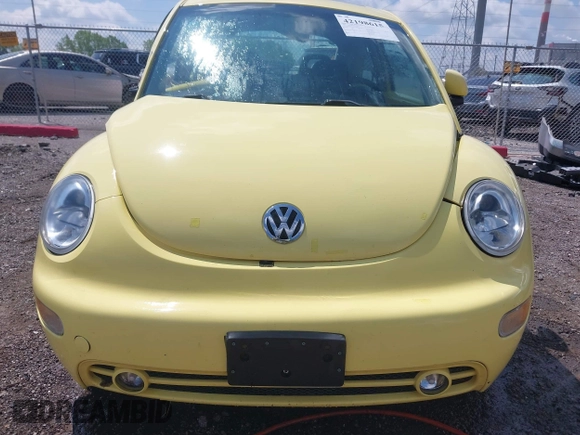 2000 Volkswagen Beetle GLS z VIN 3VWCA21C4YM414855, wystawiony jako IAAI lot #42198615 z przebiegiem 128 131 mil mil oraz . Historia ofert i sprzedaży dostępna na DreamBid. Obrazek 13.