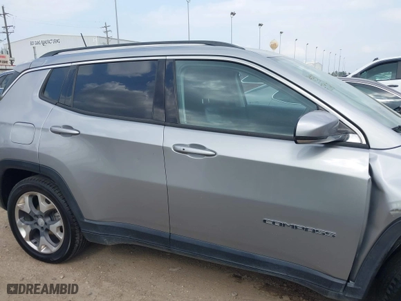 2019 Jeep Compass Limited with VIN 3C4NJCCB9KT793631, listed as a IAAI auction lot 41933473 with 124,216 mi miles. Bid and sale history available at carsss.com. Image 12.