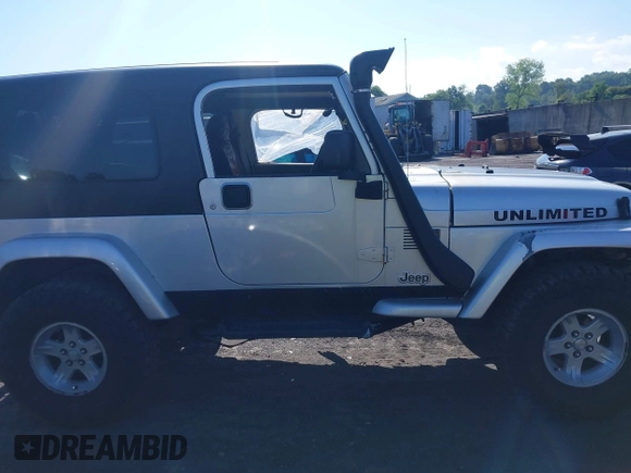 2005 Jeep Wrangler Unlimited with VIN 1J4FA44S55P352803, listed as a IAAI auction lot 42688284 with 128,586 mi miles and . Bid and sale history available at DreamBid. Image 13.
