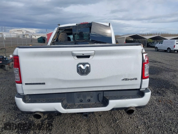 2020 Ram 1500 Big Horn z VIN 1C6SRFFT7LN128110, wystawiony jako IAAI lot #41885725 z przebiegiem 124 043 mil mil oraz . Historia ofert i sprzedaży dostępna na DreamBid. Obrazek 17.