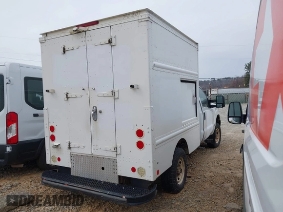 2012 Ford F-250 XL z VIN 1FDBF2B63CEC35502, wystawiony jako IAAI lot #41556677 z przebiegiem 615 254 mil mil oraz . Historia ofert i sprzedaży dostępna na DreamBid. Obrazek 4.