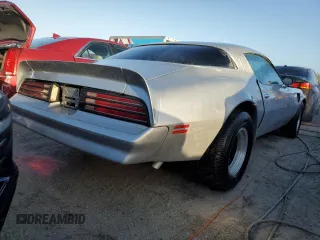 1977 Pontiac Firebird z VIN 2W87Z7N152633, wystawiony jako Copart lot #41438935 z przebiegiem 17 837 mil mil oraz Nie do naprawy. Historia ofert i sprzedaży dostępna na DreamBid. Obrazek 3.
