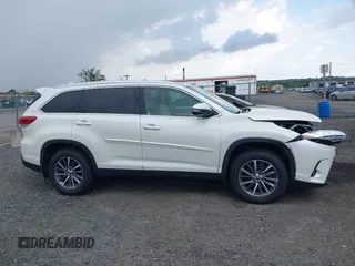 2019 Toyota Highlander SE with VIN 5TDJZRFH1KS567376, listed as a IAAI auction lot 42728105 with 58,970 mi miles and . Bid and sale history available at DreamBid. Image 13.