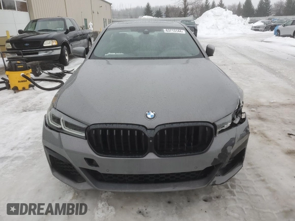 2021 BMW 5 Series M550i xDrive z VIN WBA13BK05MCF97316, wystawiony jako Copart lot #63713144 z przebiegiem Nie podano mil oraz Szkoda całkowita • Salvage title. Historia ofert i sprzedaży dostępna na DreamBid. Obrazek 5.