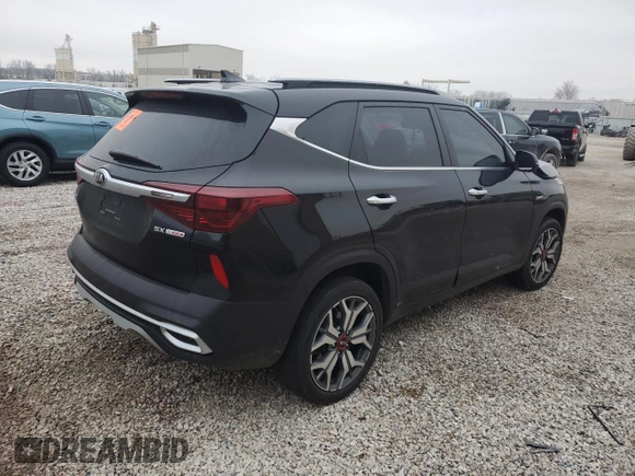 2021 Kia Seltos SX with VIN KNDETCA25M7110053, listed as a Copart auction lot 85550004 with 0 mi miles and Salvage Title. Bid and sale history available at carsss.com. Image 3.