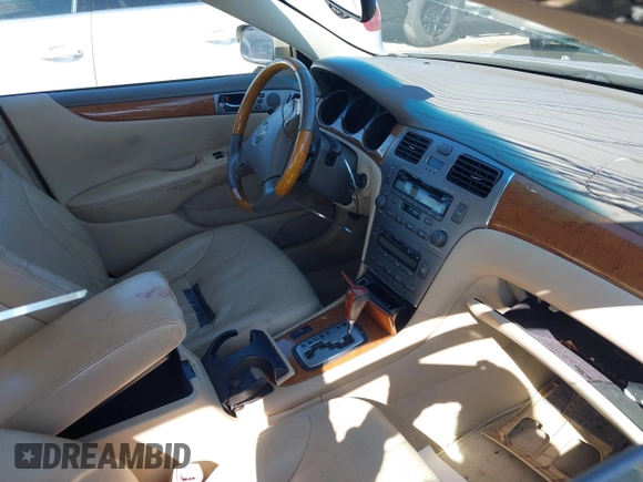 2005 Lexus ES 330 with VIN JTHBA30G155133489, listed as a IAAI auction lot 41892706 with 208,205 mi miles. Bid and sale history available at carsss.com. Image 5.
