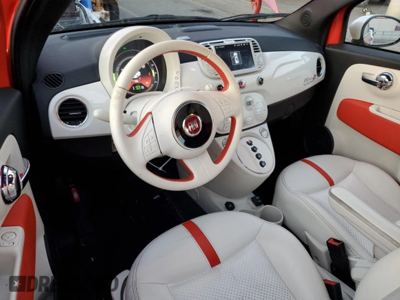 2015 FIAT 500e with VIN 3C3CFFGE5FT585805, listed as a Copart auction lot 81520364 with 43,946 mi miles and Clean Title. Bid and sale history available at carsss.com. Image 8.