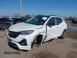 2020 Buick Encore GX Select z VIN KL4MMDSL1LB119733, wystawiony jako IAAI lot #41602514 z przebiegiem Nie podano mil oraz . Historia ofert i sprzedaży dostępna na DreamBid. Obrazek 6.