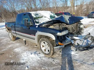 2000 Chevrolet Silverado 1500 LS with VIN 2GCEK19T2Y1333156, listed as a IAAI auction lot 41292603 with 204,886 mi miles. Bid and sale history available at carsss.com. Image 1.