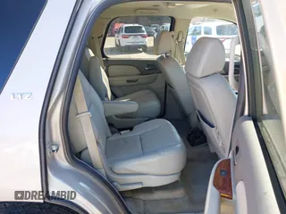 2008 Chevrolet Tahoe LTZ z VIN 1GNFK13068J226644, wystawiony jako IAAI lot #41803779 z przebiegiem 246 061 mil mil oraz . Historia ofert i sprzedaży dostępna na DreamBid. Obrazek 8.