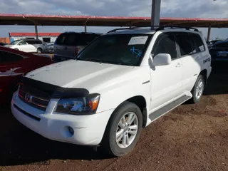 2006 Toyota Highlander Hybrid with VIN JTEEW21A660021527, listed as a IAAI auction lot 41757986 with 297,964 mi miles. Bid and sale history available at carsss.com. Image 2.