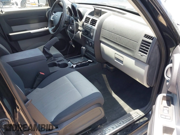 2007 Dodge Nitro SLT z VIN 1D8GT58K27W578490, wystawiony jako IAAI lot #42335125 z przebiegiem 125 826 mil mil oraz . Historia ofert i sprzedaży dostępna na DreamBid. Obrazek 5.
