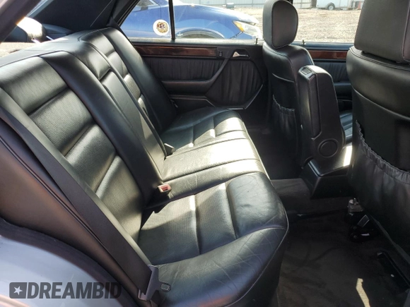 1995 Mercedes-Benz E 320 with VIN WDBEA32E1SC228604, listed as a Copart auction lot 55938105 with 181,204 mi miles and Clean Title. Bid and sale history available at DreamBid. Image 10.