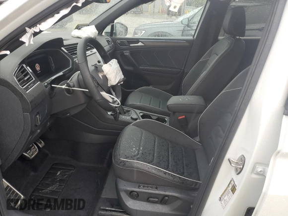 2024 Volkswagen Tiguan SEL R-Line с VIN 3VV4B7AXXRM177585, выставлен на аукционе Copart как лот 56230755 с пробегом 4 259 миль миль и Списание • Salvage title. История ставок и продаж доступна на DreamBid. Изображение 7.