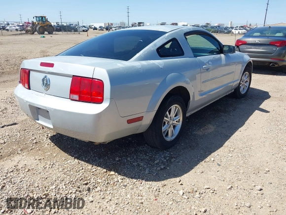 2007 Ford Mustang Deluxe with VIN 1ZVFT80NX75361371, listed as a IAAI auction lot 41981862 with 137,170 mi miles. Bid and sale history available at carsss.com. Image 4.