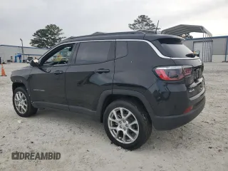 2023 Jeep Compass Latitude Lux z VIN 3C4NJDFN5PT533259, wystawiony jako Copart lot #71166814 z przebiegiem 2 395 mil mil oraz Szkoda całkowita • Salvage title. Historia ofert i sprzedaży dostępna na DreamBid. Obrazek 2.
