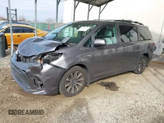 2018 Toyota Sienna XLE with VIN 5TDDZ3DC8JS207490, listed as a IAAI auction lot 40890775 with 97,260 mi miles. Bid and sale history available at carsss.com. Image 2.