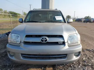 2007 Toyota Sequoia SR5 with VIN 5TDZT34A17S288122, listed as a IAAI auction lot 41939510 with 275,347 mi miles. Bid and sale history available at carsss.com. Image 12.
