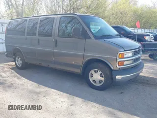 2000 Chevrolet City Express Cargo z VIN 1GNFG15R5Y1210724, wystawiony jako IAAI lot #42144408 z przebiegiem 183 363 mil mil oraz . Historia ofert i sprzedaży dostępna na DreamBid. Obrazek 1.