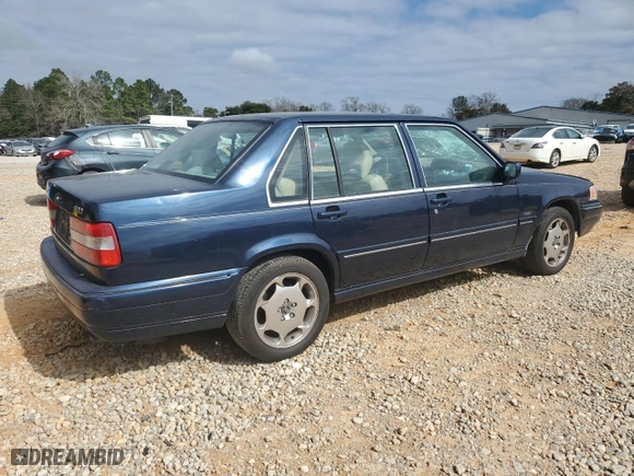 1998 Volvo S90 with VIN YV1KS960XW1133912, listed as a Copart auction lot 42601775 with 154,032 mi miles and Salvage Title. Bid and sale history available at carsss.com. Image 3.