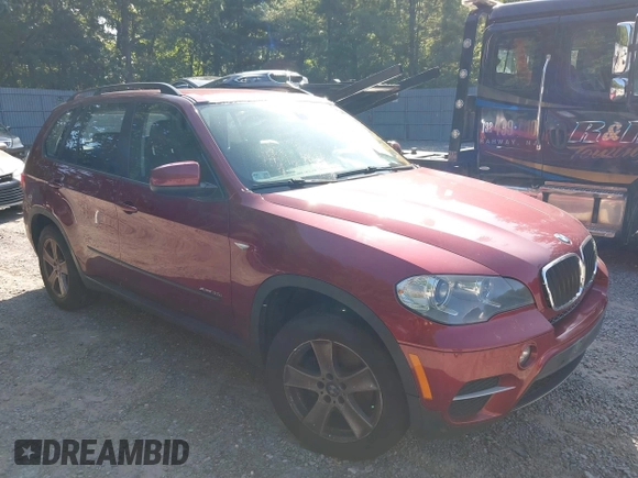 2013 BMW X5 xDrive35i z VIN 5UXZV4C50D0E14524, wystawiony jako IAAI lot #40151434 z przebiegiem 92 871 mil mil oraz . Historia ofert i sprzedaży dostępna na DreamBid. Obrazek 1.