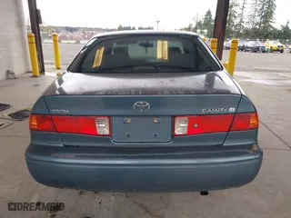 2000 Toyota Camry CE with VIN 4T1BG22KXYU923956, listed as a IAAI auction lot 41937950 with 101,539 mi miles. Bid and sale history available at carsss.com. Image 17.