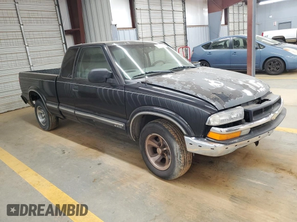 2001 Chevrolet S-10 LS with VIN 1GCCS19W518137894, listed as a Copart auction lot 51123925 with Not Provided miles and Salvage Title. Bid and sale history available at DreamBid. Image 4.
