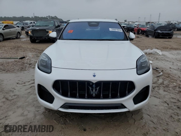 2023 Maserati Grecale GT z VIN ZN682AVA1P7418443, wystawiony jako Copart lot #70581024 z przebiegiem Nie podano mil oraz Szkody całkowita. Historia ofert i sprzedaży dostępna na DreamBid. Obrazek 5.
