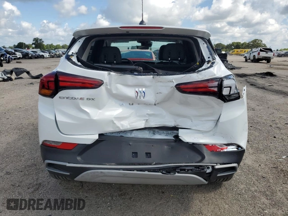 2025 Buick Encore GX Preferred z VIN KL4AMBSL5SB181920, wystawiony jako Copart lot #65265295 z przebiegiem 3 415 mil mil oraz Czysty tytuł • Clean title. Historia ofert i sprzedaży dostępna na DreamBid. Obrazek 6.