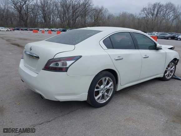 2014 Nissan Maxima 3.5 SV w/Sport Pkg with VIN 1N4AA5AP1EC443571, listed as a IAAI auction lot 39045854 with 121,838 mi miles. Bid and sale history available at carsss.com. Image 4.