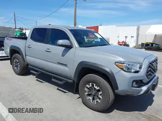 2021 Toyota Tacoma SR z VIN 3TMCZ5AN8MM431523, wystawiony jako IAAI lot #41928279 z przebiegiem 26 164 mil mil oraz . Historia ofert i sprzedaży dostępna na DreamBid. Obrazek 1.