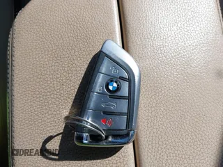 2019 BMW 5 Series 530i z VIN WBAJA5C56KWW03537, wystawiony jako IAAI lot #41430626 z przebiegiem 98 240 mil mil oraz . Historia ofert i sprzedaży dostępna na DreamBid. Obrazek 11.