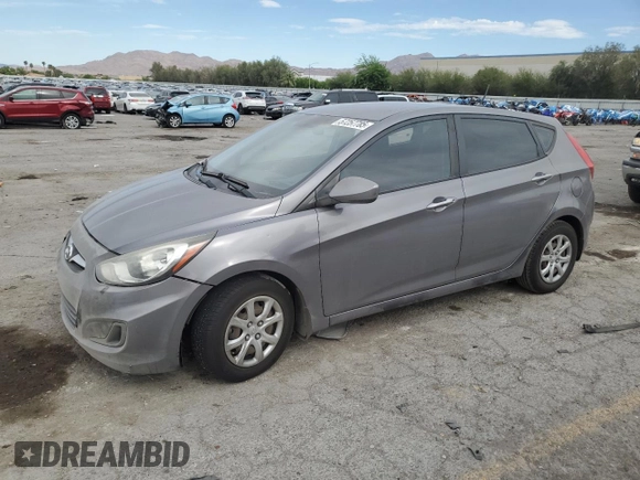2013 Hyundai Accent GS z VIN KMHCT5AEXDU132351, wystawiony jako Copart lot #57257785 z przebiegiem 91 426 mil mil oraz Szkoda całkowita • Salvage title. Historia ofert i sprzedaży dostępna na DreamBid. Obrazek 1.