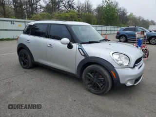 2015 MINI Countryman S z VIN WMWZC3C58FWT06471, wystawiony jako Copart lot #57570585 z przebiegiem 101 963 mil mil oraz Tytuł czysty. Historia ofert i sprzedaży dostępna na DreamBid. Obrazek 4.