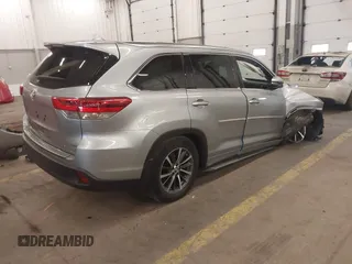 2017 Toyota Highlander XLE with VIN 5TDJZRFH2HS388353, listed as a IAAI auction lot 42138913 with 41,107 mi miles and . Bid and sale history available at DreamBid. Image 4.