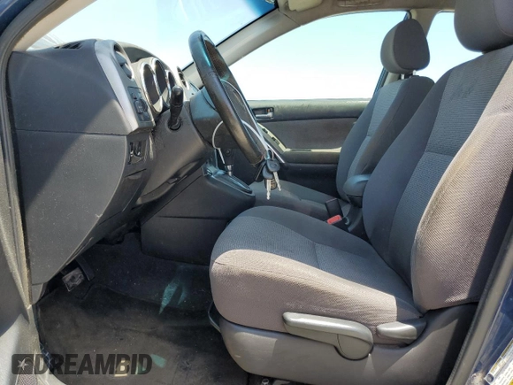 2006 Toyota Matrix STD z VIN 2T1KR32EX6C581434, wystawiony jako Copart lot #56424325 z przebiegiem 175 216 mil mil oraz Czysty tytuł • Clean title. Historia ofert i sprzedaży dostępna na DreamBid. Obrazek 7.
