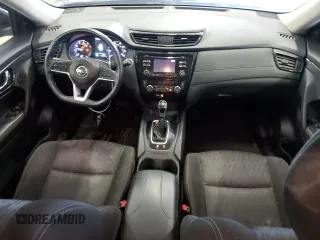 2017 Nissan Rogue SV z VIN KNMAT2MV4HP602321, wystawiony jako Copart lot #60622935 z przebiegiem 92 527 mil mil oraz Czysty tytuł • Clean title. Historia ofert i sprzedaży dostępna na DreamBid. Obrazek 8.