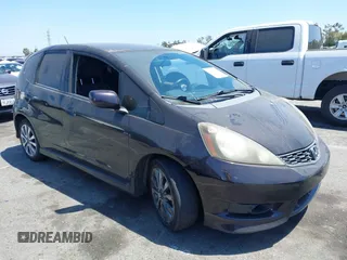 2013 Honda Fit Sport z VIN JHMGE8H57DC045146, wystawiony jako IAAI lot #42303016 z przebiegiem 120 187 mil mil oraz . Historia ofert i sprzedaży dostępna na DreamBid. Obrazek 1.