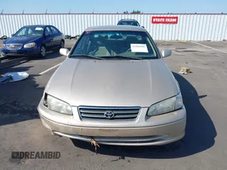 2000 Toyota Camry CE z VIN JT2BG22K2Y0440255, wystawiony jako IAAI lot #42088080 z przebiegiem 353 102 mil mil oraz . Historia ofert i sprzedaży dostępna na DreamBid. Obrazek 12.