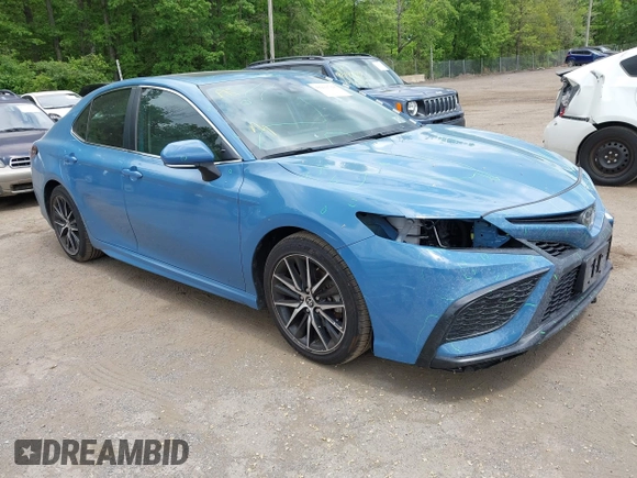 2023 Toyota Camry SE z VIN 4T1T11AK0PU115695, wystawiony jako IAAI lot #42221720 z przebiegiem 67 575 mil mil oraz . Historia ofert i sprzedaży dostępna na DreamBid. Obrazek 1.