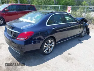 2017 Mercedes-Benz C 300 z VIN 55SWF4JB0HU219942, wystawiony jako IAAI lot #42227791 z przebiegiem 42 498 mil mil oraz . Historia ofert i sprzedaży dostępna na DreamBid. Obrazek 4.