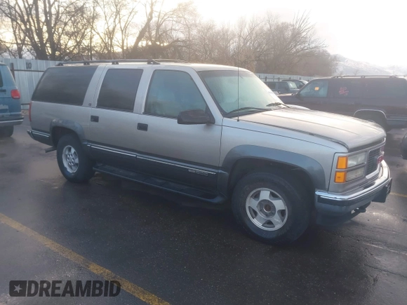 1999 GMC Suburban z VIN 1GKFK16R4XJ799354, wystawiony jako IAAI lot #41696999 z przebiegiem 269 606 mil mil oraz . Historia ofert i sprzedaży dostępna na DreamBid. Obrazek 1.