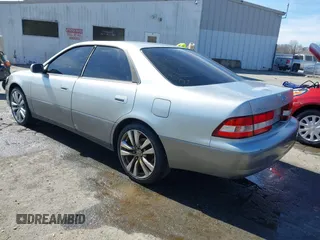 2001 Lexus ES 300 with VIN JT8BF28GX15106964, listed as a IAAI auction lot 41839927 with 148,174 mi miles. Bid and sale history available at carsss.com. Image 3.