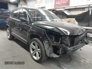 2016 Volkswagen Tiguan SE with VIN WVGAV7AX5GW074026, listed as a IAAI auction lot 41540011 with 111,318 mi miles and . Bid and sale history available at DreamBid. Image 1.