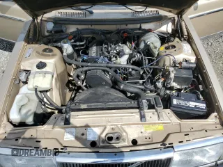 1993 Volvo 240 z VIN YV1AW8311P1956415, wystawiony jako Copart lot #55122855 z przebiegiem 276 658 mil mil oraz Szkoda całkowita • Salvage title. Historia ofert i sprzedaży dostępna na DreamBid. Obrazek 12.