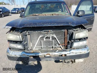 2005 Chevrolet Silverado 1500 LS with VIN 2GCEC13TX51388858, listed as a IAAI auction lot 41771105 with 266,554 mi miles. Bid and sale history available at carsss.com. Image 6.